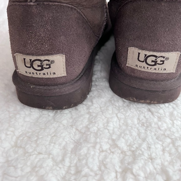 UGG Classic Short chocolate brown boots size 5 - Picture 2 of 6
